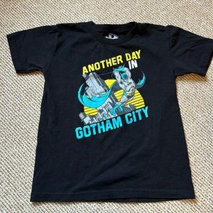 Batman boys tee shirt size 7 Another Day in Gotham City